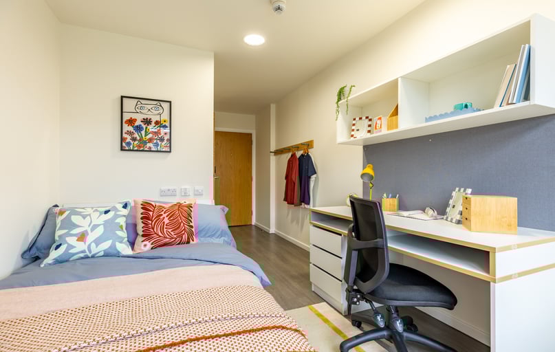 Classic Plus En Suite, Bridge House, 180 Old Dumbarton Road, City Centre, Glasgow - Image 1